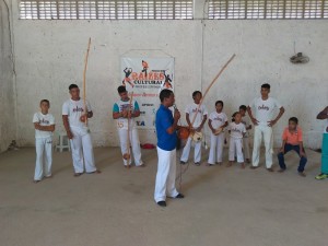 Pessoal do Raízes Culturais fez uma apresentação de capoeira