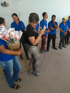 Rosas para as mulheres que contribuíram para o novo centro